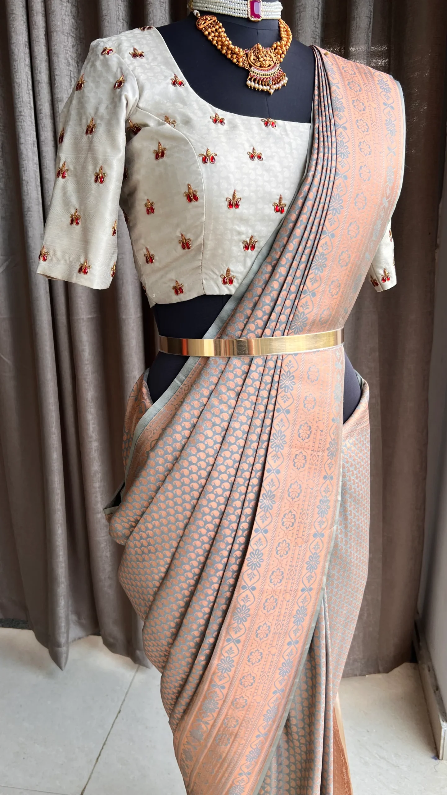 CLOTHING CULTURE IN INDIA - SAREE